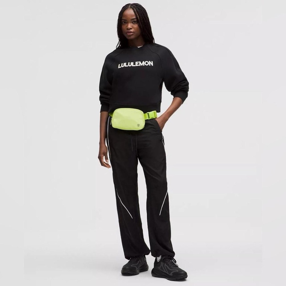 Lululemon Everywhere Belt Bag 1L- Sour Grape